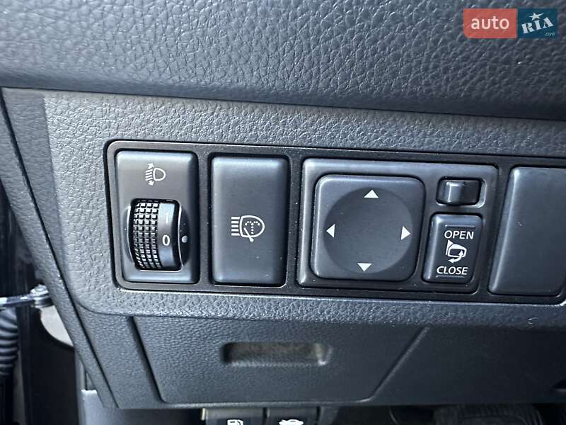 Хетчбек Nissan TIIDA 2010 в Дніпрі