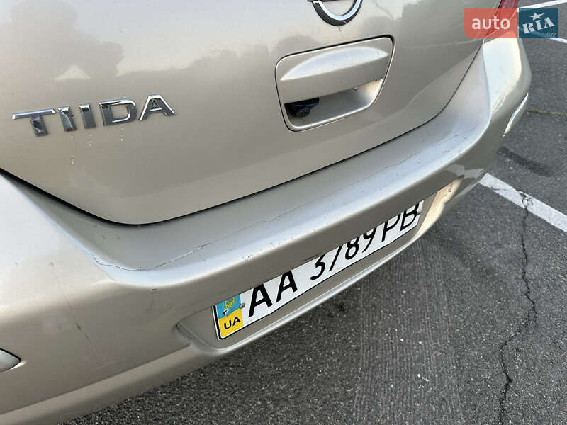 Хэтчбек Nissan TIIDA 2011 в Киеве