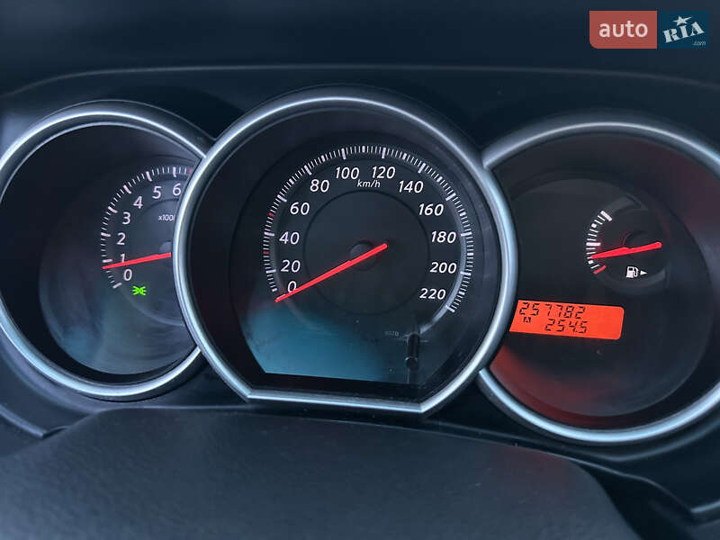 Хэтчбек Nissan TIIDA 2011 в Киеве