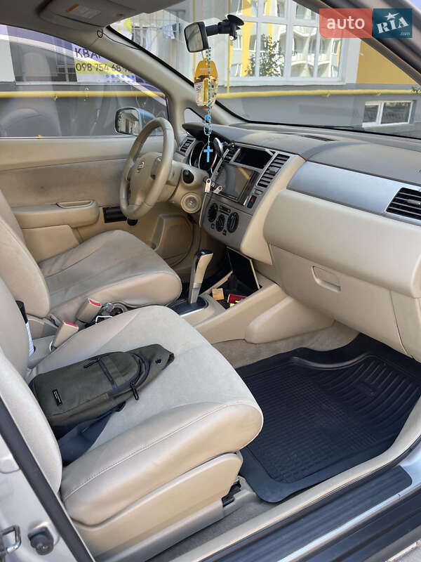 Хэтчбек Nissan TIIDA 2006 в Авангарде