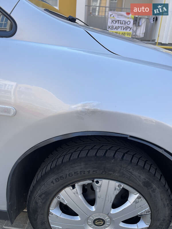 Хэтчбек Nissan TIIDA 2006 в Авангарде