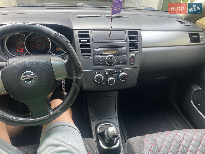 Хэтчбек Nissan TIIDA 2008 в Самборе