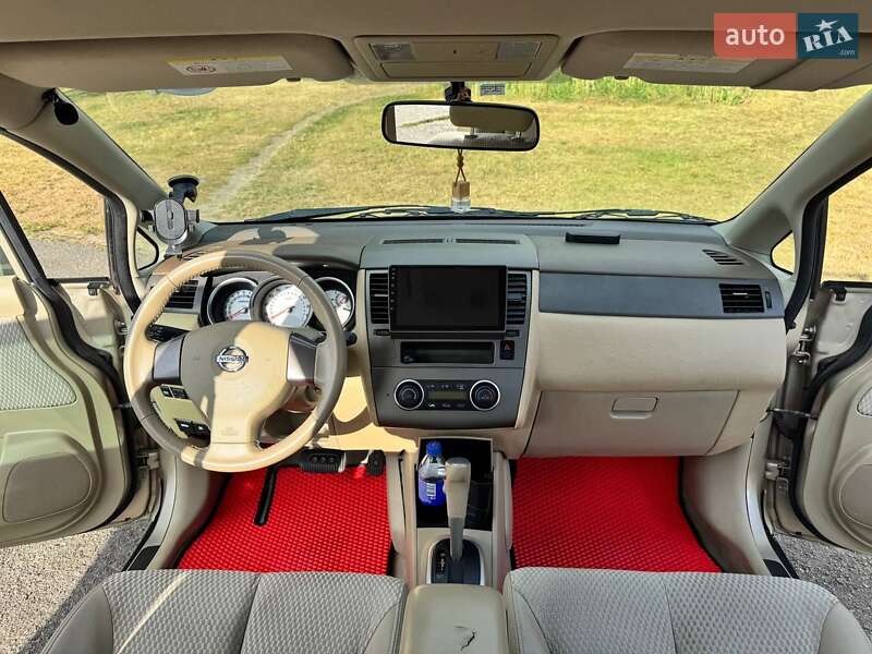 Хэтчбек Nissan TIIDA 2011 в Киеве