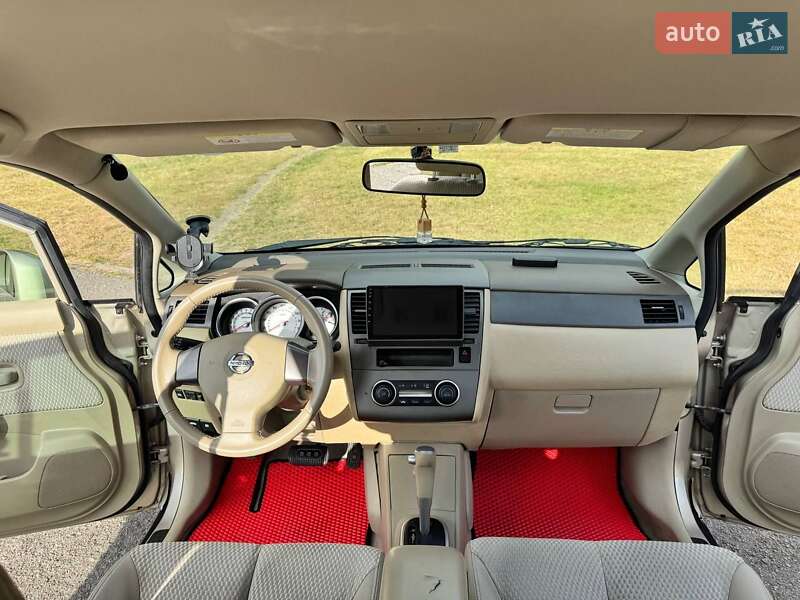 Хэтчбек Nissan TIIDA 2011 в Киеве