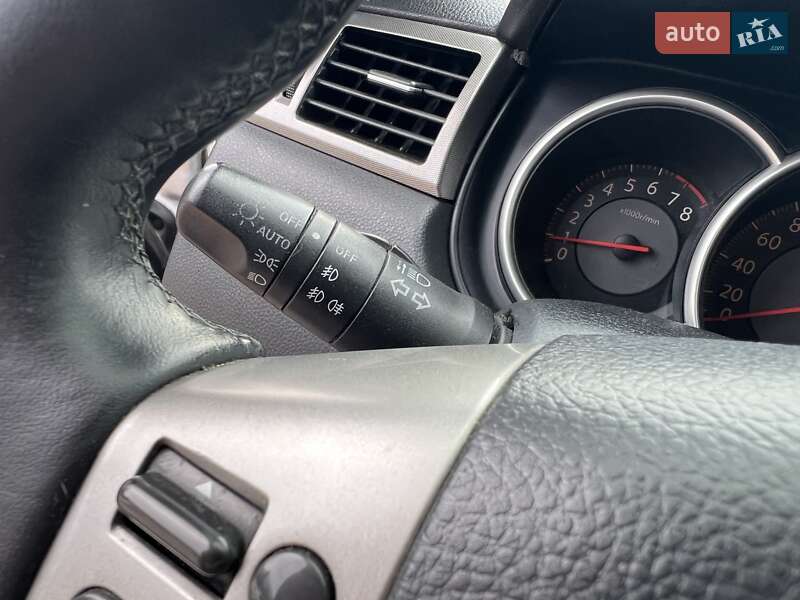 Хэтчбек Nissan TIIDA 2008 в Киеве