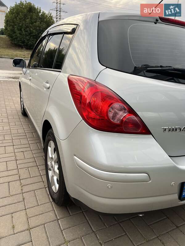 Хэтчбек Nissan TIIDA 2008 в Киеве