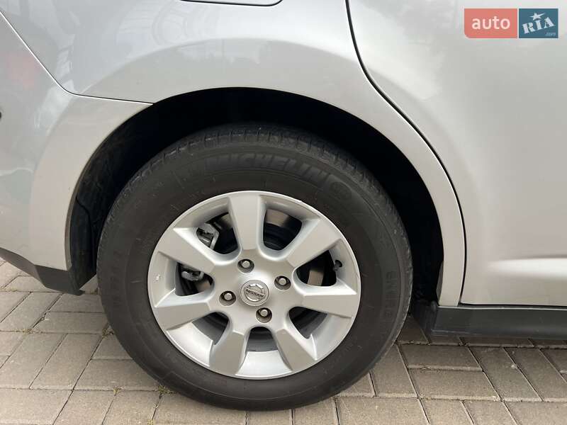Хэтчбек Nissan TIIDA 2008 в Киеве