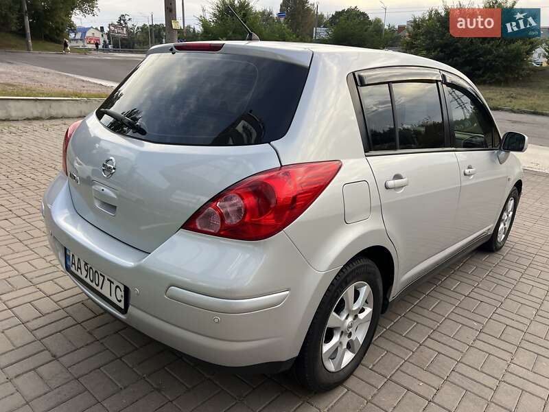 Хэтчбек Nissan TIIDA 2008 в Киеве