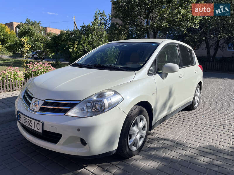 Nissan TIIDA 2012