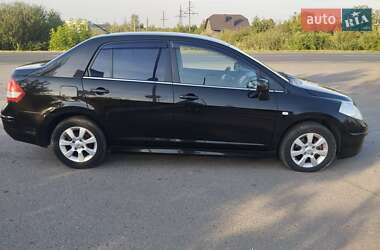 Седан Nissan TIIDA 2010 в 