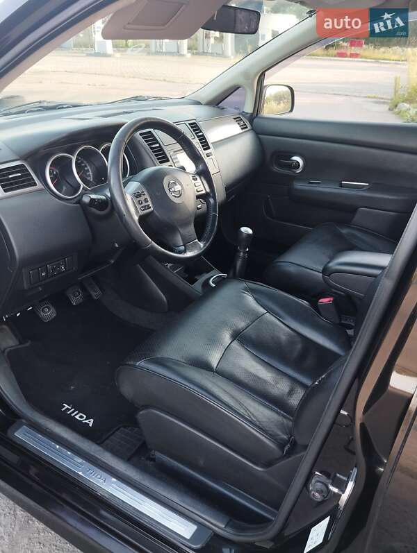Седан Nissan TIIDA 2010 в Ковелі