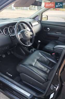 Седан Nissan TIIDA 2010 в 
