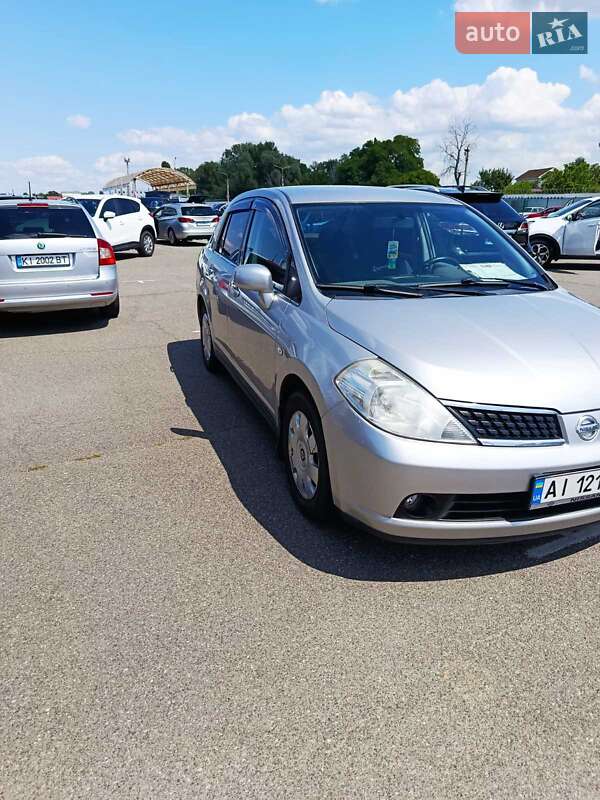 Nissan TIIDA 2007