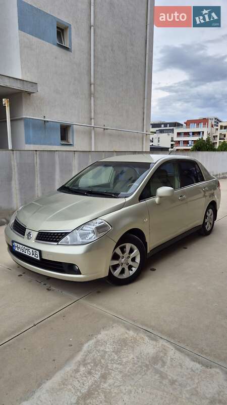 Nissan TIIDA 2007
