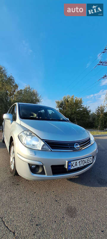 Хетчбек Nissan TIIDA 2010 в Києві фото 3 Хетчбек Nissan TIIDA 2010 в Києві