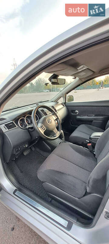 Хетчбек Nissan TIIDA 2010 в Києві фото 14 Хетчбек Nissan TIIDA 2010 в Києві