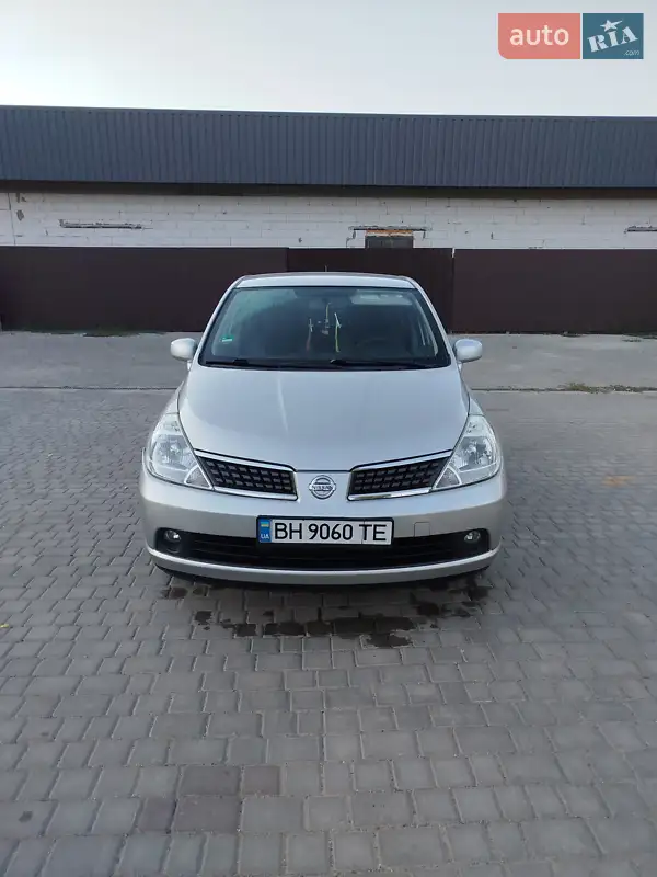 Nissan TIIDA