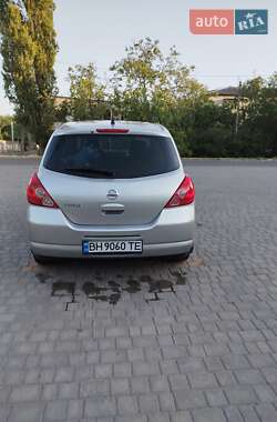 Хэтчбек Nissan TIIDA 2006 в  фото 3 Хэтчбек Nissan TIIDA 2006 в