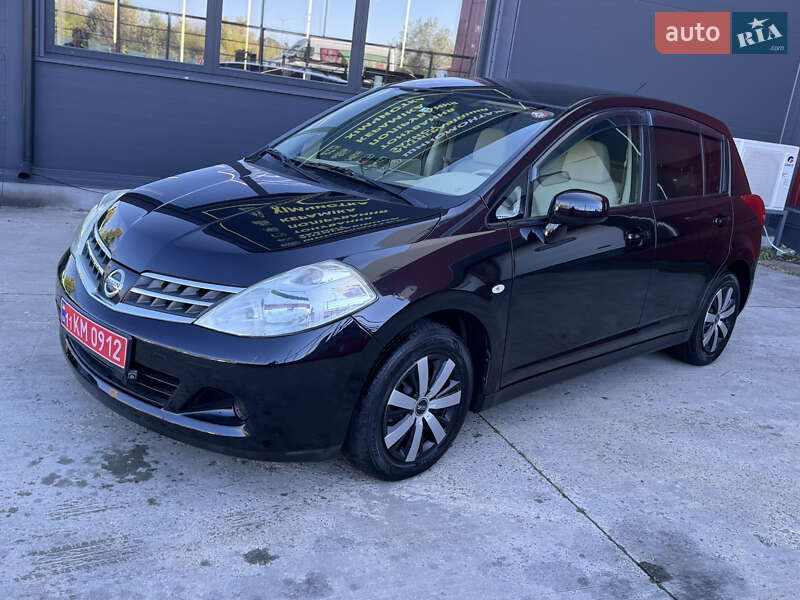 Nissan TIIDA 2011