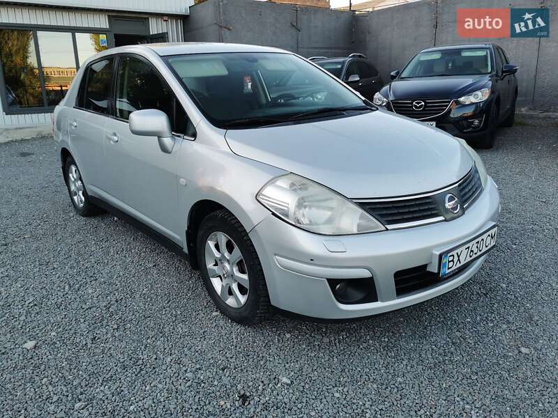 Nissan TIIDA 2008