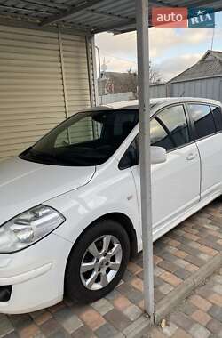 Хэтчбек Nissan TIIDA 2010 в Полтаве