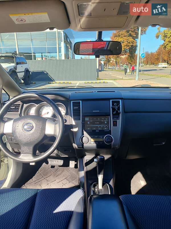 Хэтчбек Nissan TIIDA 2010 в Кривом Роге