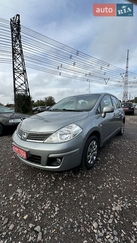 Nissan TIIDA 2010