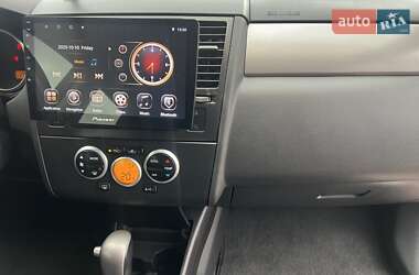 Хэтчбек Nissan TIIDA 2007 в 
