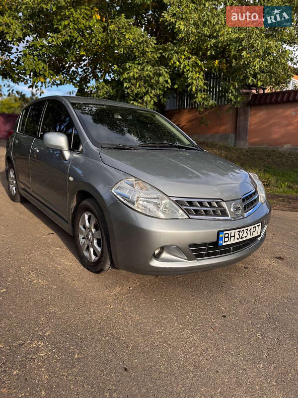 Хэтчбек Nissan TIIDA 2010 в Одессе