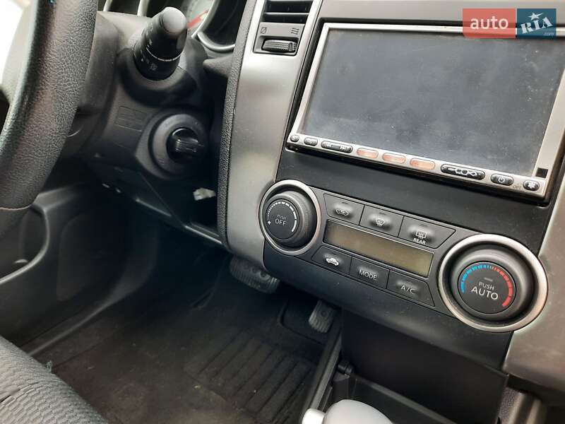 Хэтчбек Nissan TIIDA 2012 в Киеве фото 4 Хэтчбек Nissan TIIDA 2012 в Киеве