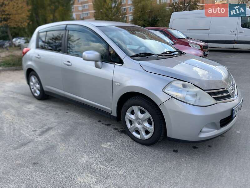 Хэтчбек Nissan TIIDA 2010 в Киеве фото 4 Хэтчбек Nissan TIIDA 2010 в Киеве