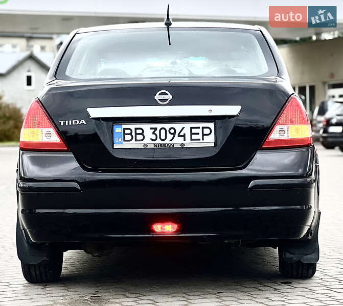 Седан Nissan TIIDA 2010 в Самборе