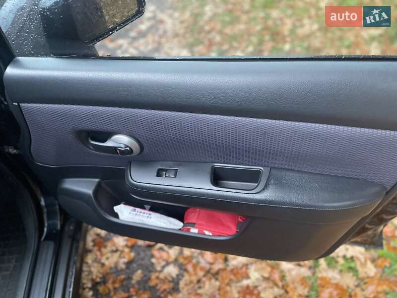 Хэтчбек Nissan TIIDA 2008 в Чернигове