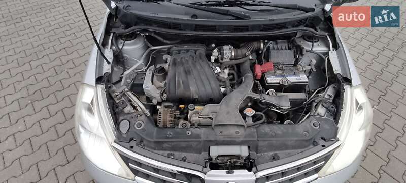 Хетчбек Nissan TIIDA 2012 в Хмельницькому