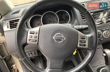 Хэтчбек Nissan TIIDA 2010 в 