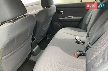 Хэтчбек Nissan TIIDA 2010 в 
