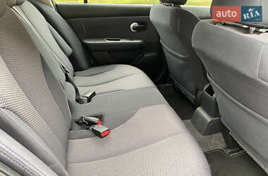 Хэтчбек Nissan TIIDA 2010 в 