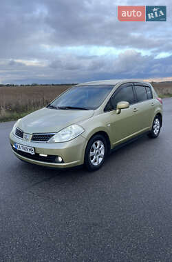 Хэтчбек Nissan TIIDA 2008 в Киеве