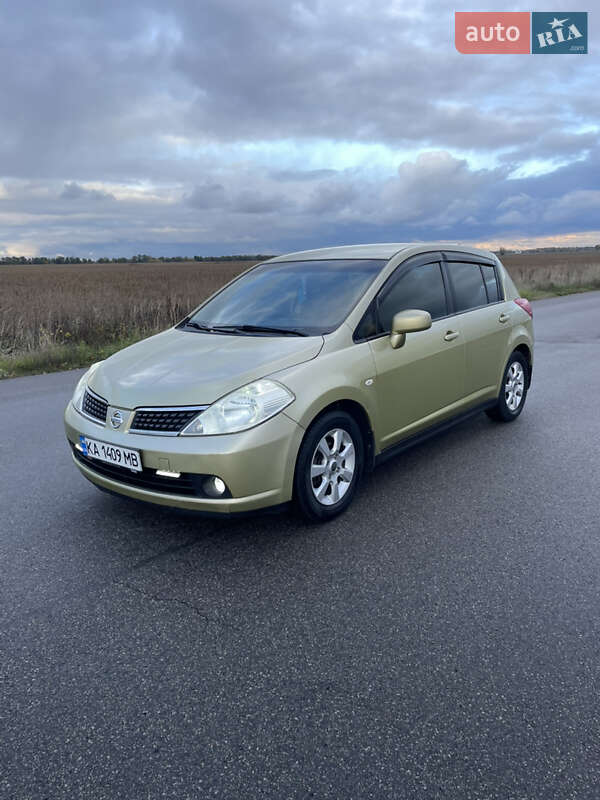 Nissan TIIDA 2008