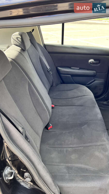 Хэтчбек Nissan TIIDA 2008 в Николаеве