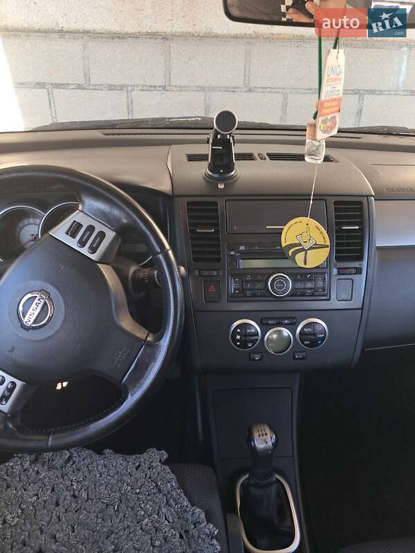 Хетчбек Nissan TIIDA 2007 в Городку