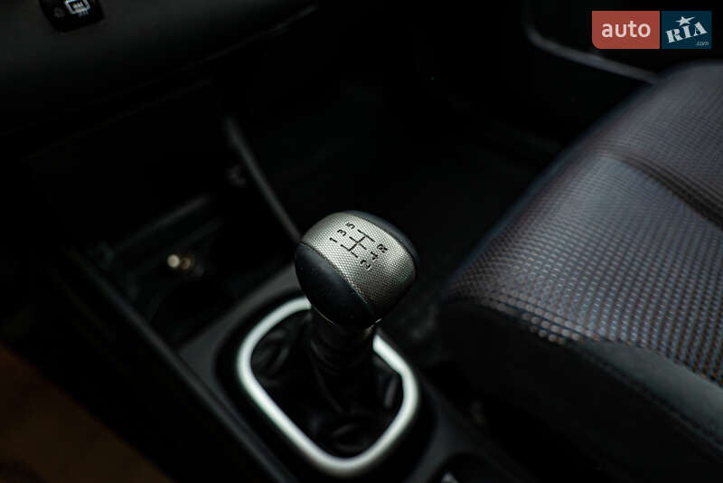 Седан Nissan TIIDA 2011 в Киеве фото 17 Седан Nissan TIIDA 2011 в Киеве