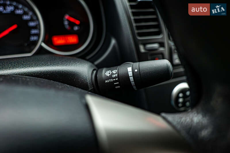 Седан Nissan TIIDA 2011 в Киеве фото 15 Седан Nissan TIIDA 2011 в Киеве