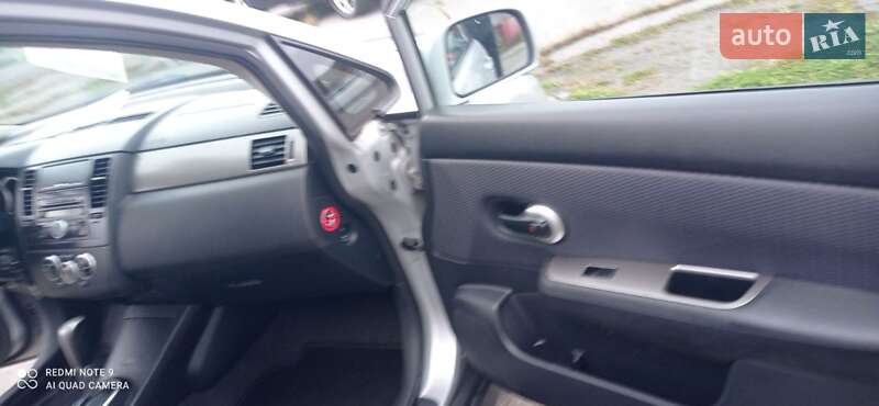 Хэтчбек Nissan TIIDA 2008 в Виннице