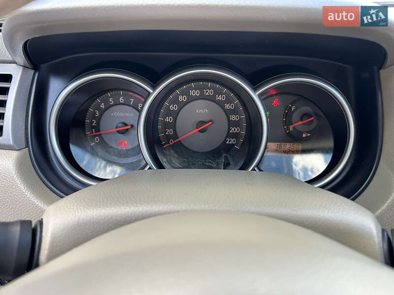 Хетчбек Nissan TIIDA 2008 в Хмельницькому