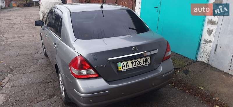 Седан Nissan TIIDA 2008 в Киеве