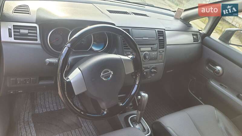 Хэтчбек Nissan TIIDA 2008 в Киеве