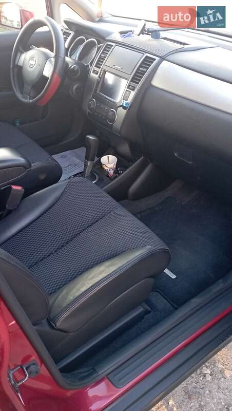 Хетчбек Nissan TIIDA 2010 в Миколаєві