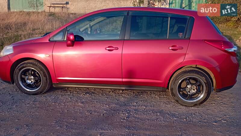 Хетчбек Nissan TIIDA 2010 в Миколаєві