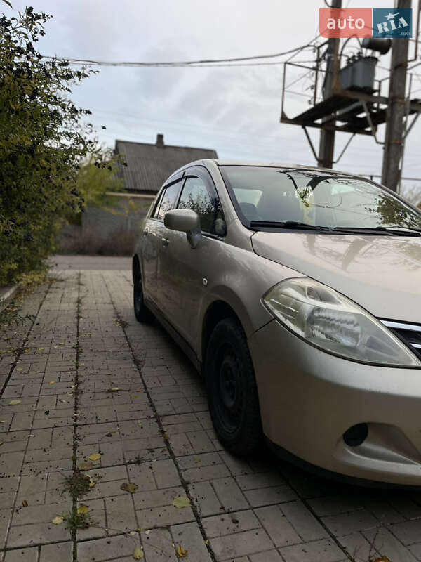 Седан Nissan TIIDA 2011 в Дружковке